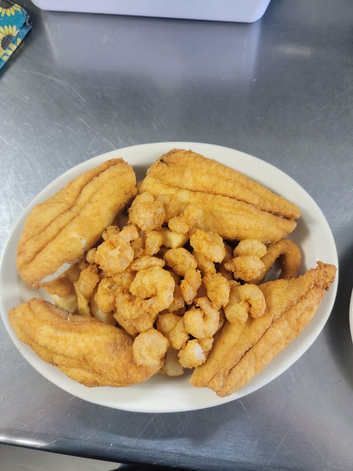 Fried baby fillets of flounder with popcorn shrimp